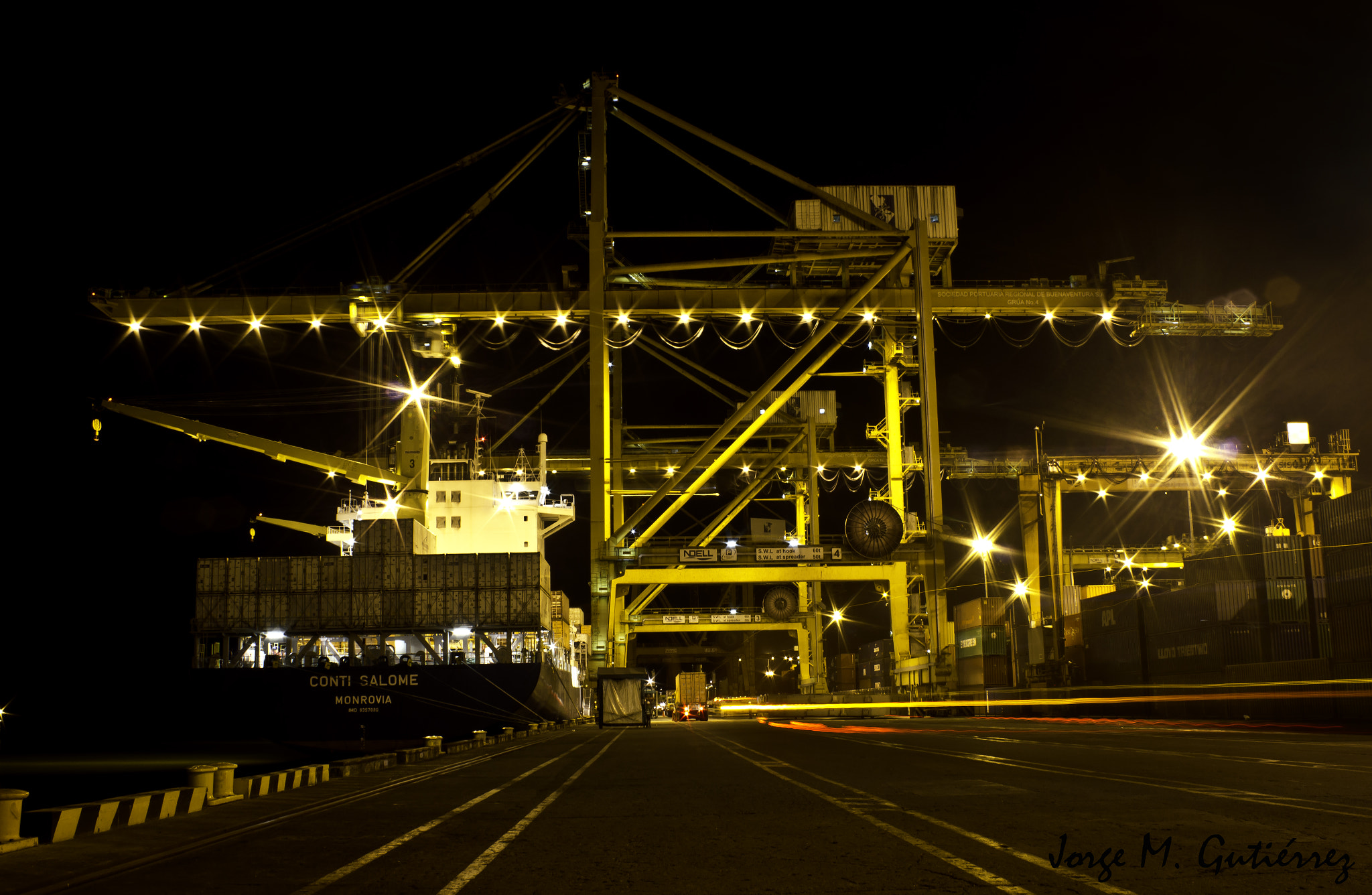 Puerto_Nocturno_(31593083)